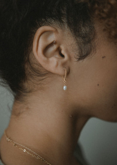 Pearl drop chain earring